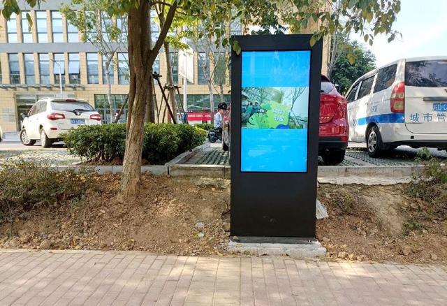 OBOO鸥柏 户外广告一体机深耕文化传媒市场，释放品牌新势能
